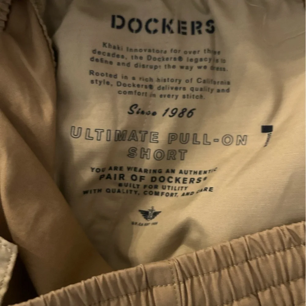 Dockers Men’s Tan Flat Front Shorts Classic Style Large NWT